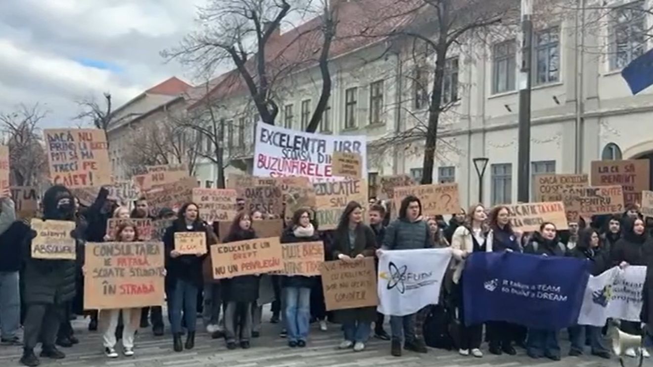 Studenții de la UBB Cluj reclamă cea mai mare creștere a taxelor din ultimii ani, de până la 120%, și amenință cu proteste