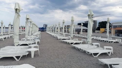 SURSE: 11 clienți de la un hotel din Mamaia au acuzat simptome specifice toxiinfecției alimentare / Trei persoane au fost transportate la spital