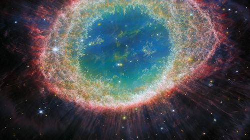 Telescopul spațial James Webb dezvăluie noi imagini ale emblematicei Nebuloase Inel în detalii fără precedent