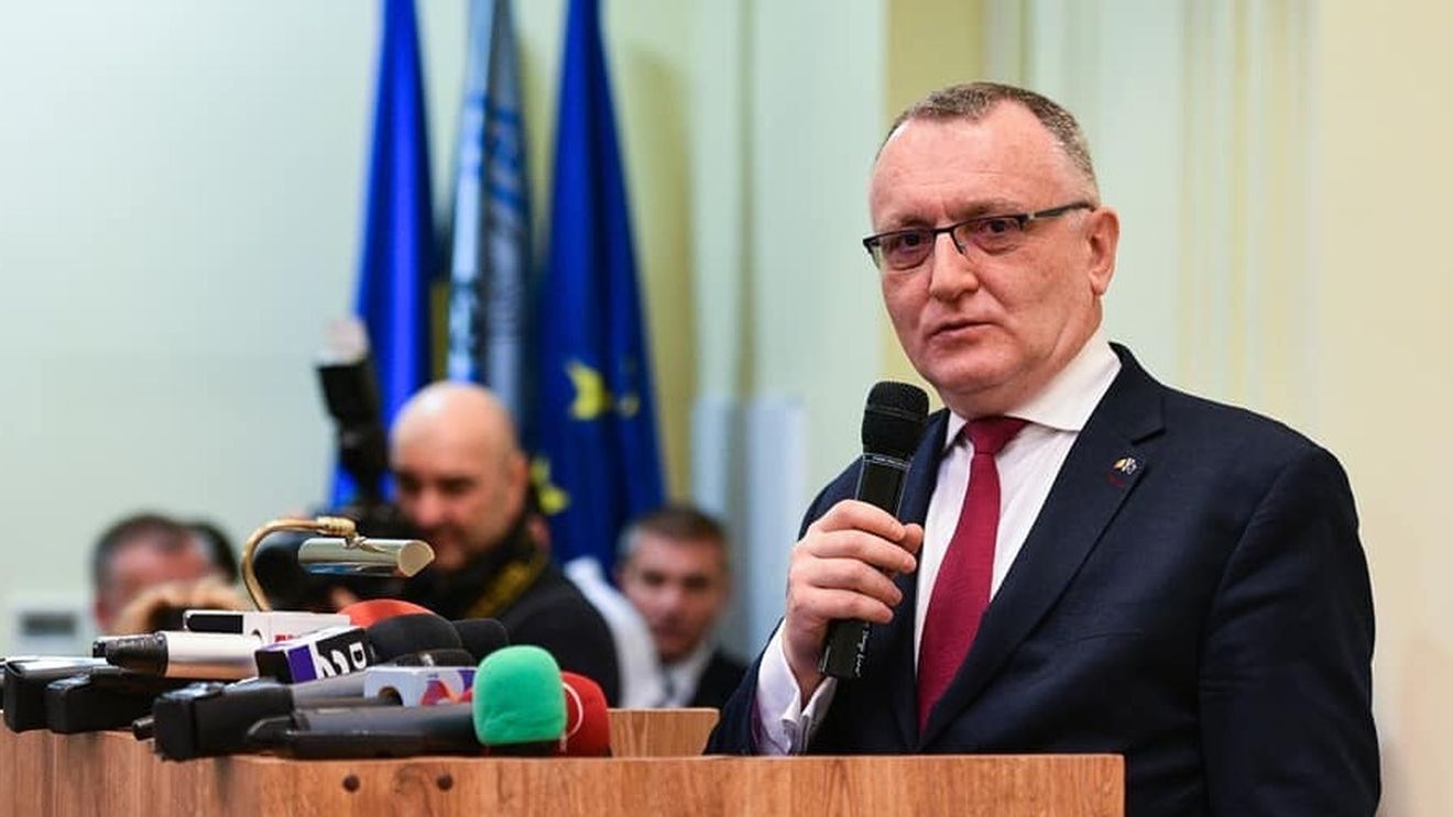 Mai puţin de jumătate din elevii claselor terminale au participat fizic la ore,  în semestrul al II-lea