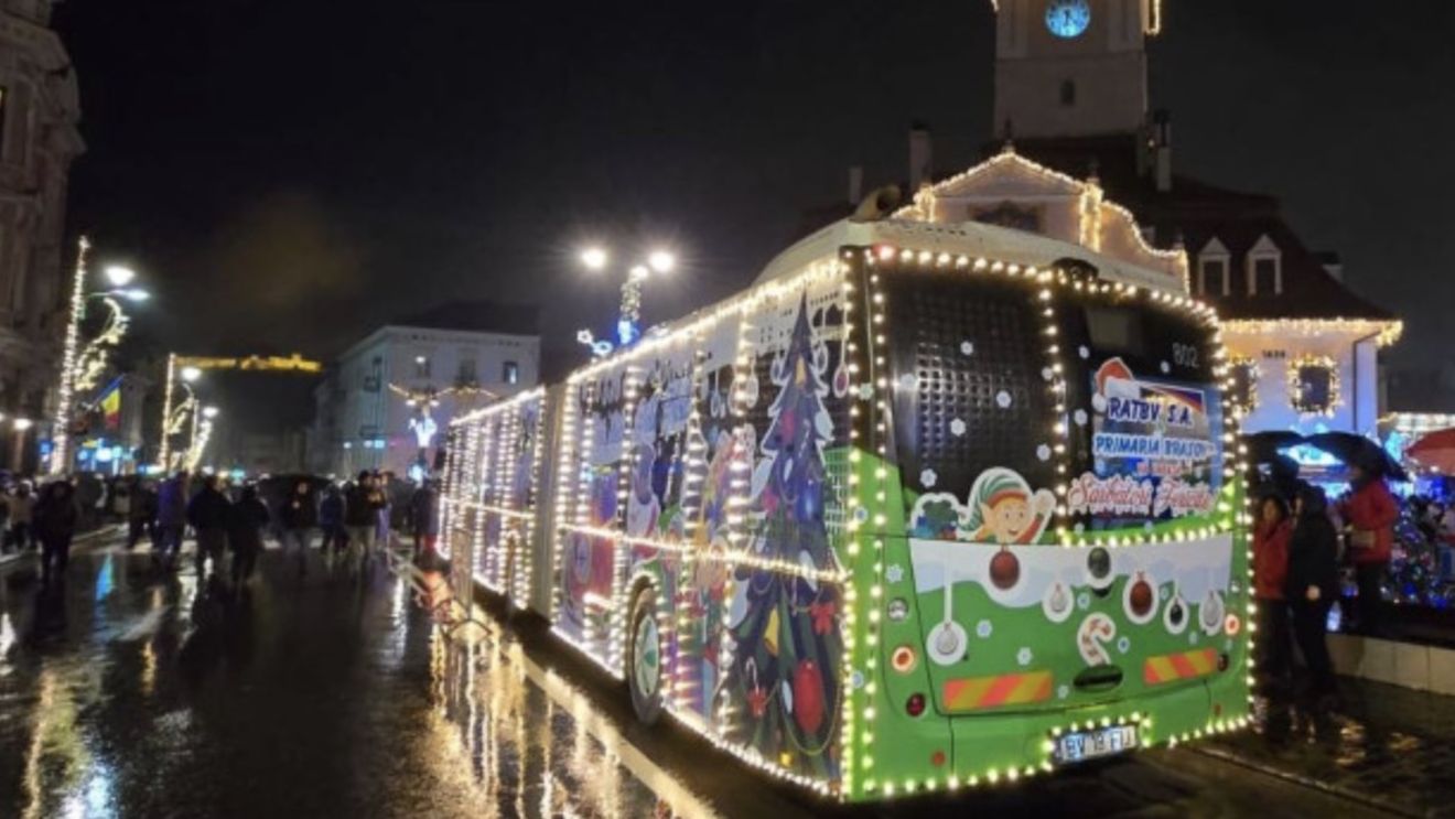 Sărbătorile vin la Brașov și cu autobuzul / O călătorie cu "Autobuzul lui Moș Crăciun" durează 150 de minute / E gratuit pentru copii și însoțitorii lor