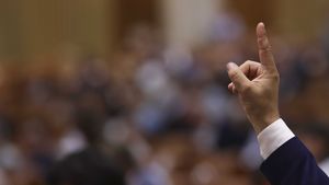 Moțiunea de cenzură depusă de AUR va fi votată luni de Parlament