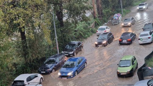 UPDATE Cod portocaliu de inundații după ploile torențiale din Constanța / A fost emis RO-Alert de furtună și grindină / 14 localități vizate de vremea extremă