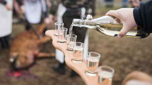 O distilerie din Sfântu Gheorghe a cucerit trei titluri de campion la un concurs internaţional desfăşurat în Ungaria: Printre produsele premiate se numără pălinca de prune, de struguri, de soc, de caise și de afine