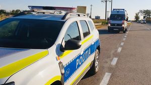 Bunică lovită mortal de o autoutilitară în timp ce un nepot încerca să o repare / Motorul a pornit brusc și a lovit femeia aflată în fața automobilului