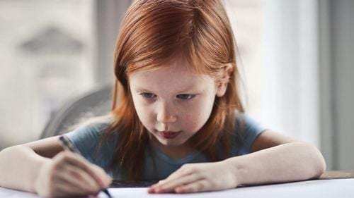 Studiu: Ce se întâmplă când sprijinim părinții să își ajute copiii cu temele pentru acasă? – cercetătorul Dacian Dolean