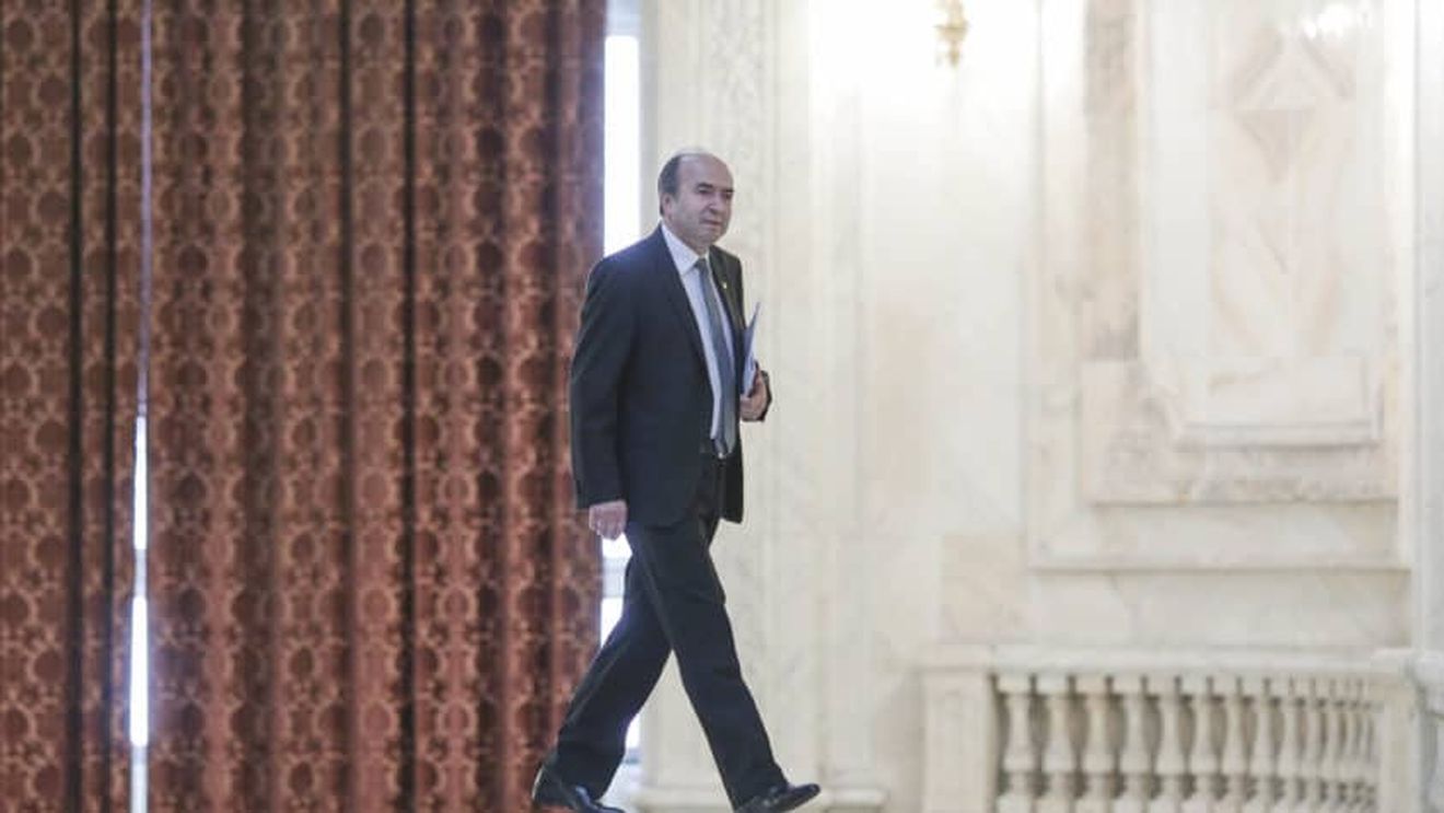 Tudorel Toader a cerut să devină notar. Surse: Dragnea e nemulțumit că ministrul Justiției nu semnează OUG pentru amnistie