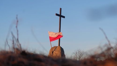 Polonia vrea să ducă dosarul masacrului de la Katyn în fața justiției internaționale: "Genocidul nu poate fi prescris"