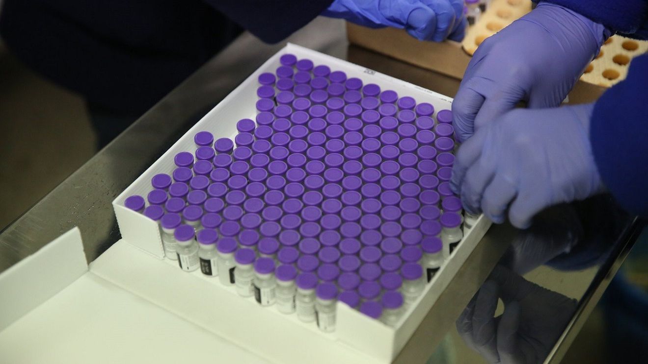 Posibile reacții alergice la vaccinul Moderna sunt investigate în California