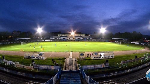 Materiale pirotehnice, ascunse de suporteri într-o groapă, pe stadionul din Hunedoara, înaintea meciului cu CFR Cluj