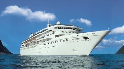 Călătorii care s-au încris la o croazieră de trei ani în jurul lumii stau blocați în Belfast de trei luni/ Nava are probleme tehnice, iar pasagerii pot sta în timpul zilei la bordul navei ancorate