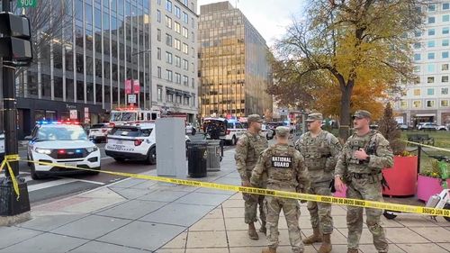 BREAKING Doi membri ai Gărzii Naționale au fost împușcați în apropierea Casei Albe / Un suspect a fost arestat / Trump: „Animalul care i-a împușcat este și el grav rănit" / Guvernatorul afirmă că starea militarilor este neclară, după ce anterior declarase că au murit
