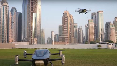 VIDEO Producătorul chinez de vehicule electrice Xpeng îşi propune să livreze prima sa maşină zburătoare în 2026/ Nu va fi destinată centrelor urbane din cauza birocrației