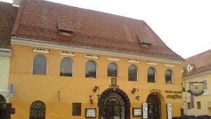 Casa Negustorilor din Brașov, simbol al orașului, va fi reabilitată. E monument istoric, unul dintre rarele edificii în stil renascentist