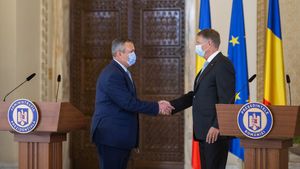 BREAKING Iohannis: Îl desemnez pe Nicolae Ciucă pentru a forma o echipă guvernamentală. S-a format o majoritate solidă PNL, PSD, UDMR și grupul minorităților / Ciucă: Sperăm ca de joi să ne apucăm serios de treabă