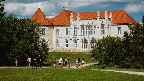 PARTENERIAT Electric Castle: Împreună renovăm castelul Bánffy, pet cu pet (Parteneriat)