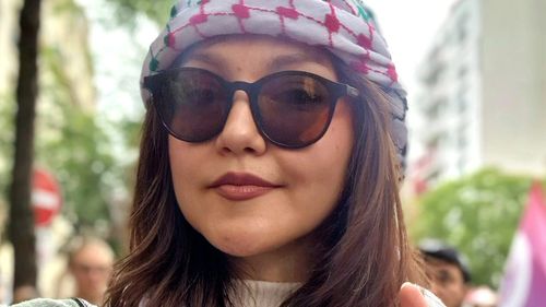 Acțiune de susținere a Venezuelei, organizată în Piața Universității / Printre participanți s-a aflat și Oana Lasconi, fiica Elenei Lasconi / „Fără război pentru petrol!”