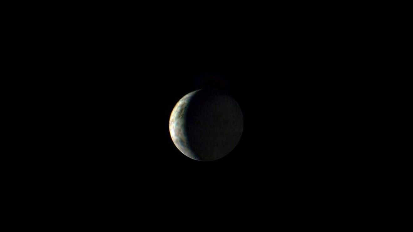 O planetă uriaşă care orbitează în jurul unei stele pitice îi intrigă pe astronomi (studiu)