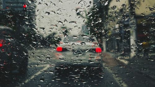 Atenționare pentru românii care călătoresc în Grecia: fenomene meteo extreme, furtuni și ploi abundente în perioada 7 - 10 iunie