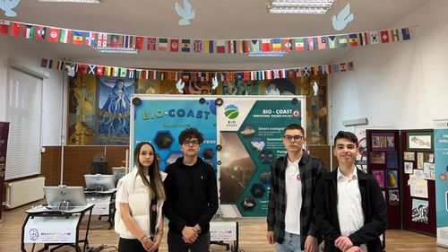 VIDEO O echipă de elevi din Galați a câștigat un premiu internațional pentru modernizarea „verde” a Falezei/ Ideile premiate: un robot care să cureţe selectiv Faleza, dale care generează electricitate, bărci cu hidrogeneratoare