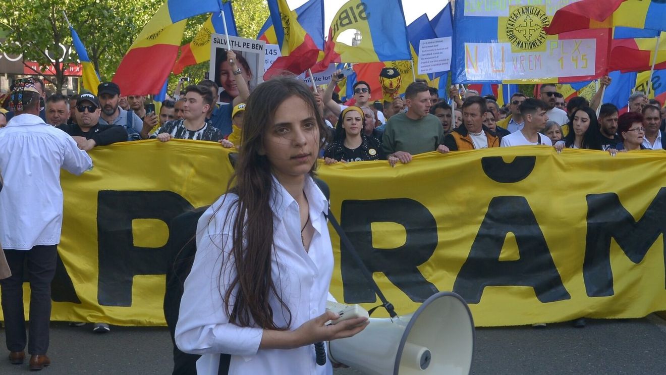 Cine este ”colaboratoarea AUR” acuzată că a vrut să intre în Parlament cu patru gloanțe / ”Zilele acestea am văzut o droaie de porci care horcăiau prin Parlament”