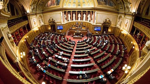 Scrutin indirect pentru aproximativ jumătate din locurile Senatului francez / Aproximativ 77.000 de politicieni locali şi regionali sunt eligibili pentru a vota în cadrul alegerilor parţiale