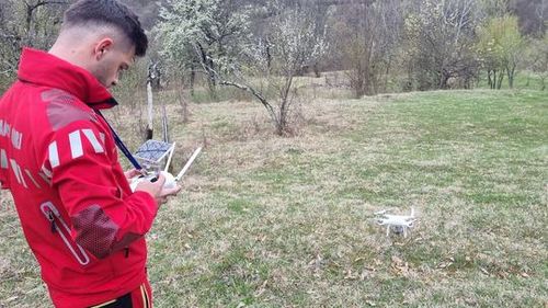 Corpul unui bărbat dispărut din 1 februarie, găsit în câteva minute cu o dronă, în Mureș / ”E mai specială, fabricată pentru căutări, cu termoviziune și programe de AI care efectiv caută semne”