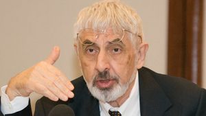 Interviu Vladimir Socor, analist Jamestown Foundation: „Rusia nu va invada Ucraina, dar ar putea întreprinde o incursiune militară minoră”