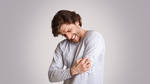 Doi frați și lecția importantă în lupta cu dermatita atopică: “un tratament eficient este șansa la o viață trăită cu încredere și speranță” (Articol susținut de Asociația Community Links)