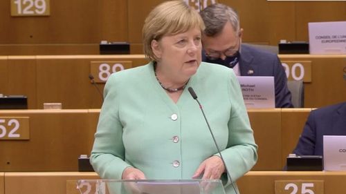 Opțiunea închiderii școlii sub presiunea pandemiei, în abordarea germană: Angela Merkel apreciază ideea unei vacanțe mai lungi sau a trecerii pe online pentru scurt timp, înainte de Crăciun