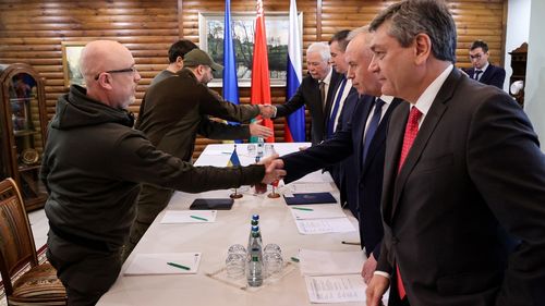 Conflictul din Orientul Mijlociu a deturnat atenția Washingtonului de la un acord de pace pentru Ucraina: „Negocierile își pierd avântul pe măsură ce atenția lui Trump se mută către Iran” - analiză Financial Times