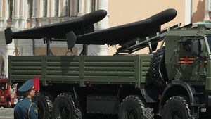 „Mopede zburătoare”: Ce sunt dronele rusești Geran-2, precum cea care a lovit un bloc din Galați / Autonomie de până la 2.500 de km și viteză de circa 185 km/h