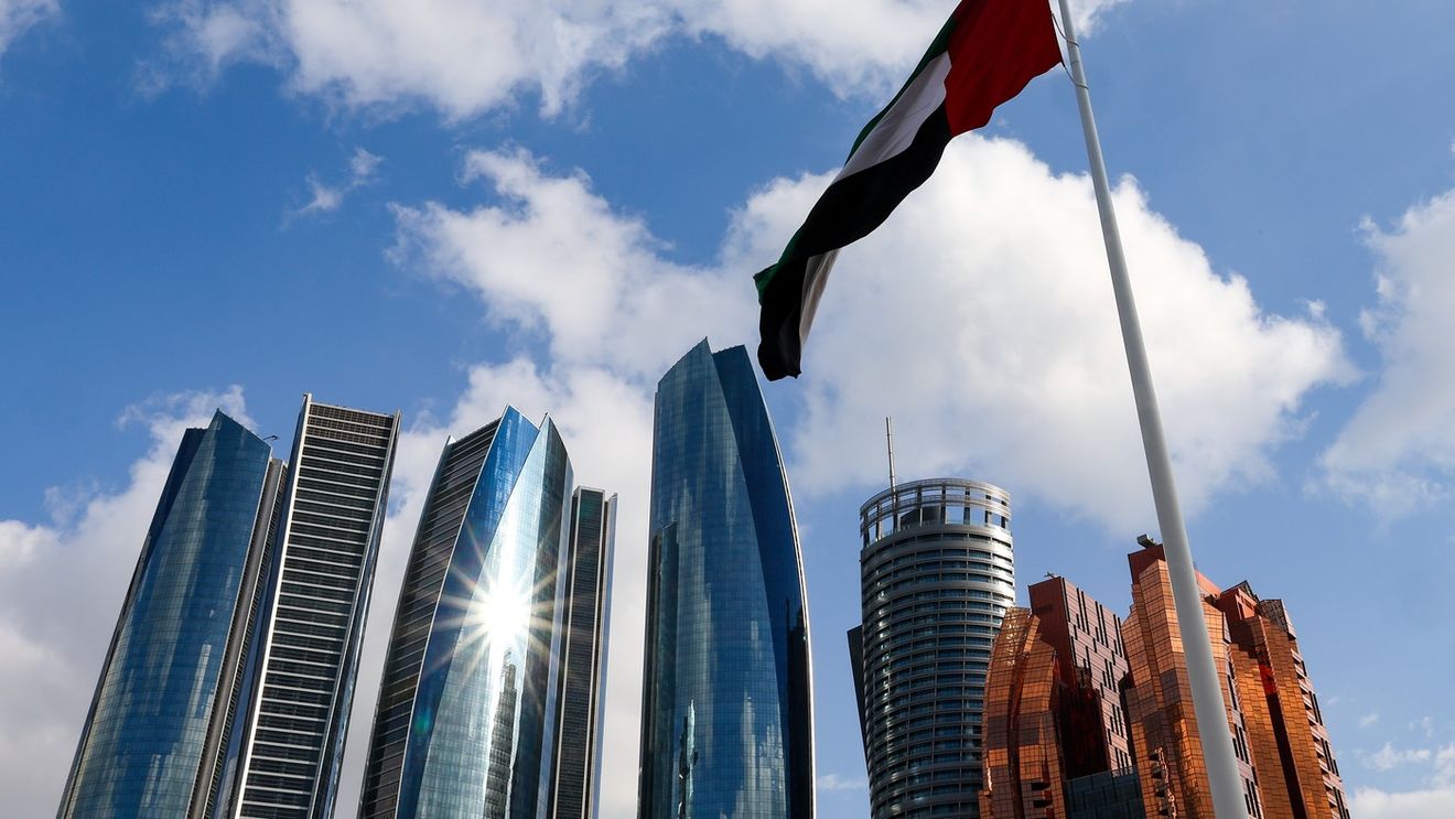 BREAKING Emiratele Arabe Unite au decis să părăsească Organizația Țărilor Exportatoare de Petrol / Prețul țițeiului a scăzut brusc