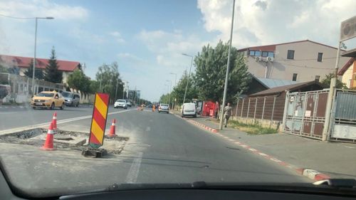 UPDATE Primăria Voluntari susține că a acționat în judecată constructorul de pe șoseaua Pipera-Tunari, unde se fac reparații aproape în fiecare an / Lucrările de modernizare efectuate acum șapte ani au costat milioane de euro, o parte fonduri europene, dar bulevardul a ieșit tot cu denivelări