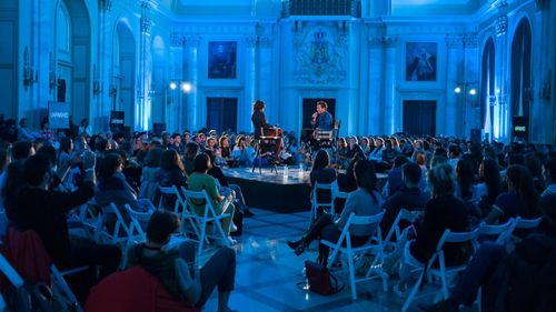 Festivalul multidisciplinar UNFINISHED revine în format offline  și explorează conceptul de descentralizare, sub tema OFF-CENTER (parteneriat)