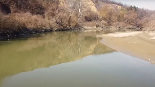 Poliţişti, scafandri şi pompieri, mobilizați în căutarea unui copil de 6 ani, care se afla vineri seara pe malul râului Ialomița