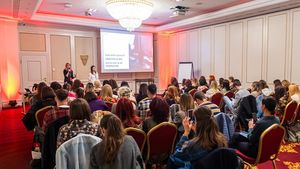 Intră în laboratorul ideilor câștigatoare la PR Academy 2025 (Parteneriat)