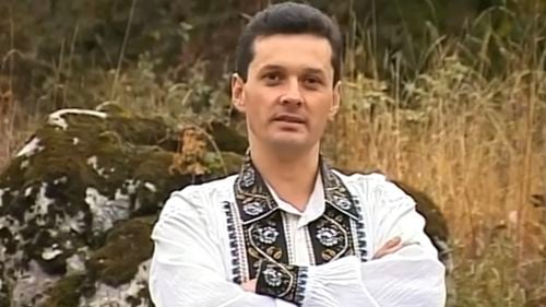 VIDEO Primarul unui oraș din Mehedinți cântă la nunți și botezuri / ”Nu cred ca este incompatibil cu funcția de primar” / Recent a cântat la un eveniment din organizat de Primăria Motru: ”Nu i-a dat nimeni bani degeaba”