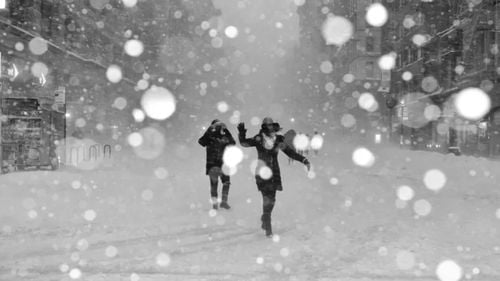 Vremea în vacanța de iarnă a copiilor, pe regiunile țării și în Capitală: temperaturi mai ridicate decât de obicei, ninsori posibile la munte. Prognoza până pe 8 ianuarie 2023, de la ANM