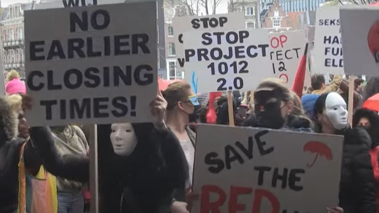 Propunerea primarului din Amsterdam de a muta Cartierul roșu în suburbiile orașului stârnește proteste