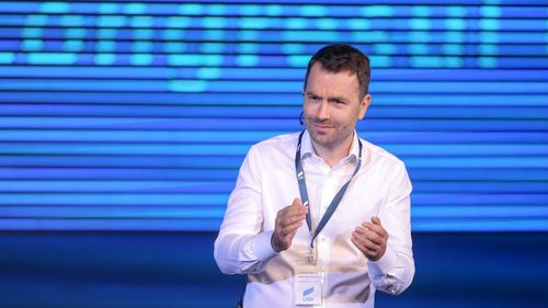 Drulă, în timpul discursului la Congresul USR PLUS: Poţi să aplauzi, Dacian, e ok/ Cioloș: Îl aplaud pe bune pentru ceea ce a făcut