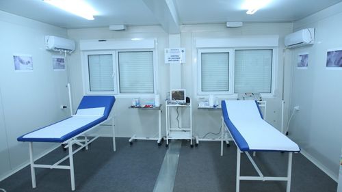 Două centre de vaccinare din Vrancea nu au putut fi deschise din cauza lipsei de personal medical/ Prefectura: Este nevoie de minimum şase medici, în trei ture a câte patru ore, doi medici pe tură. Nu am reuşit să-i identificăm