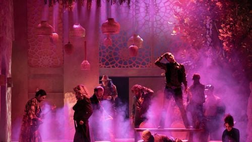 Începe la Craiova Festivalul Internațional Shakespeare: peste 300 de spectacole / S-a construit de la zero Shakespeare Village, copia unui sat britanic de la 1600