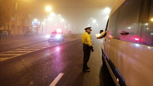 Sibian de 42 de ani, drogat la volanul unui microbuz / Poliția l-a oprit după ce mai multe persoane au semnalat circulația haotică a acestuia pe străzi