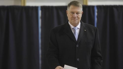 Iohannis: Alegerile nu se câștigă în sondaje, se câștigă la urne. Fiecare vot contează. Dragi români, azi e foarte important, vă rog mergeți la vot