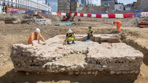 FOTO Un rar mausoleu roman „complet unic” a fost descoperit de arheologi în sudul Londrei