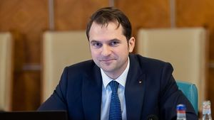 Ministrul Digitalizării: Din iulie, funcţionarii care mai solicită dosar cu şină vor fi cercetaţi disciplinar / La instituțiile care țin arhiva în format fizic vor face copii funcționarii