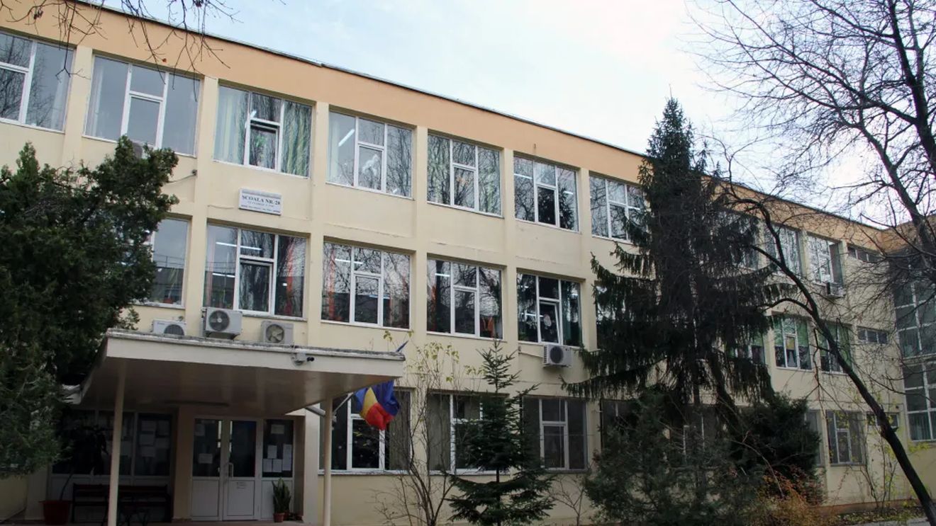 Peste 700 de elevi din București sunt încă în vacanță și încep anul școlar pe 19 septembrie, după ce Inspectoratul Școlar București a respins cererea Școlii Gimnaziale nr. 28, la care învață, de a face ore online