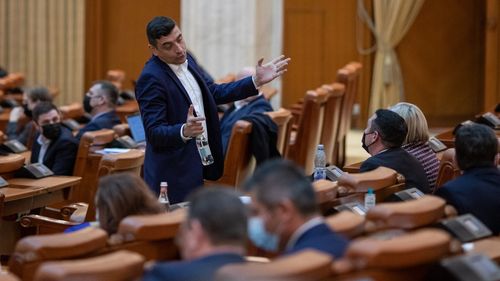 AUR: ”Camera Deputaților a fost convocată pentru a trece pe furiș o serie de proiecte/ Au găsit modalitatea de a majora nejustificat veniturile funcționarilor din Parlament, ministere și alte instituții”
