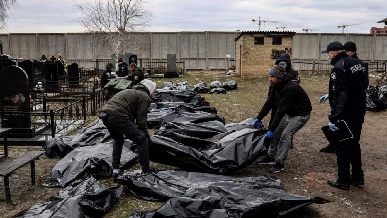 Zeci de cadavre au fost exhumate la Vîșgorod, în nord-vestul Kievului/ Procurorii anchetează crimele de război comise de armata rusă în Ucraina